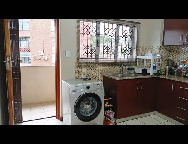2 BEDROOM FLAT FOR SALE IN BLUFF
